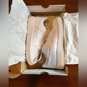Air Force One Nike Women’s 9.5 white only worn once sneakers shoes